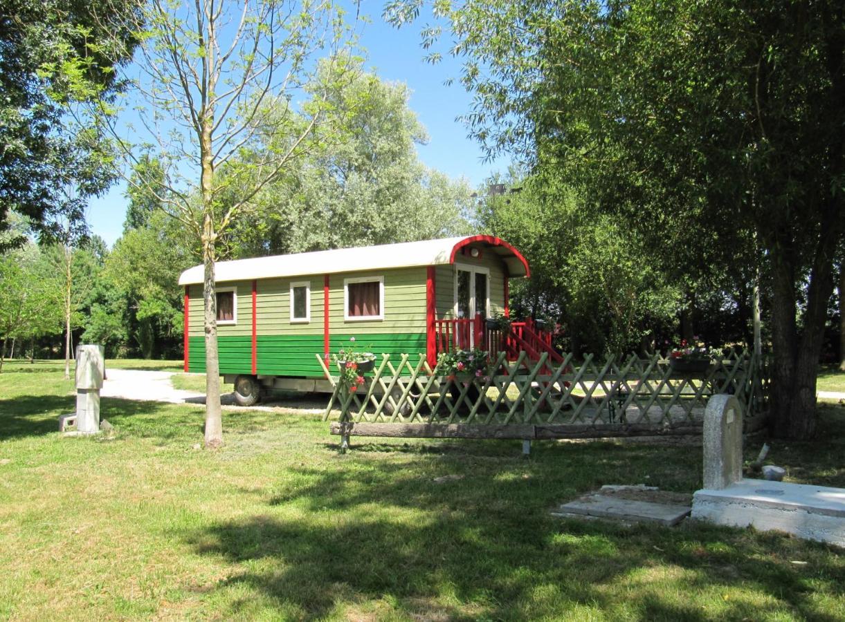 Camping Belle Riviere Chaniers Exterior foto