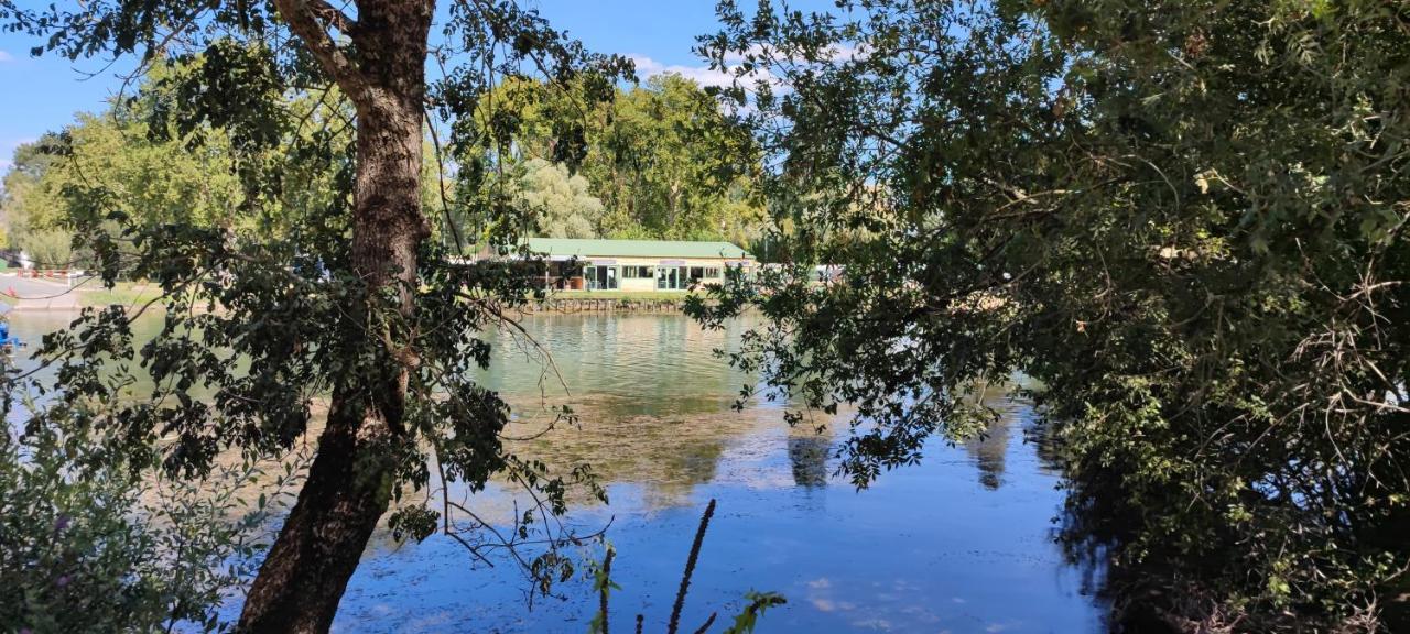 Camping Belle Riviere Chaniers Exterior foto