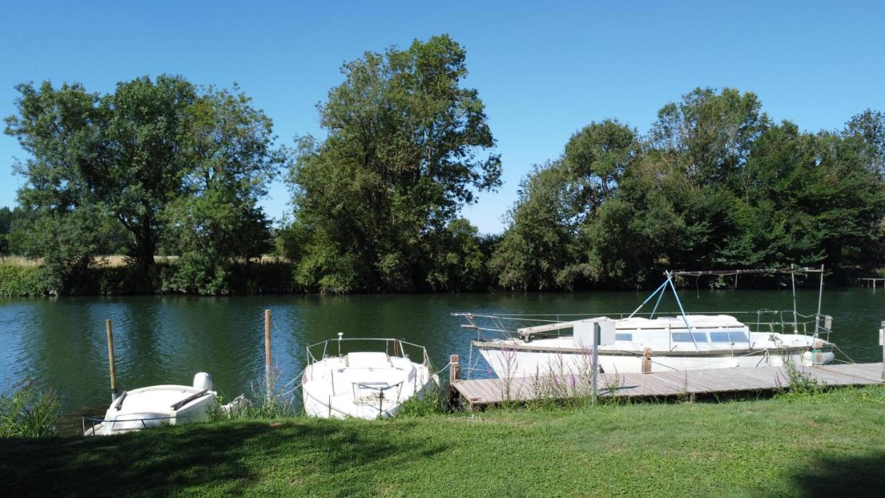Camping Belle Riviere Chaniers Exterior foto